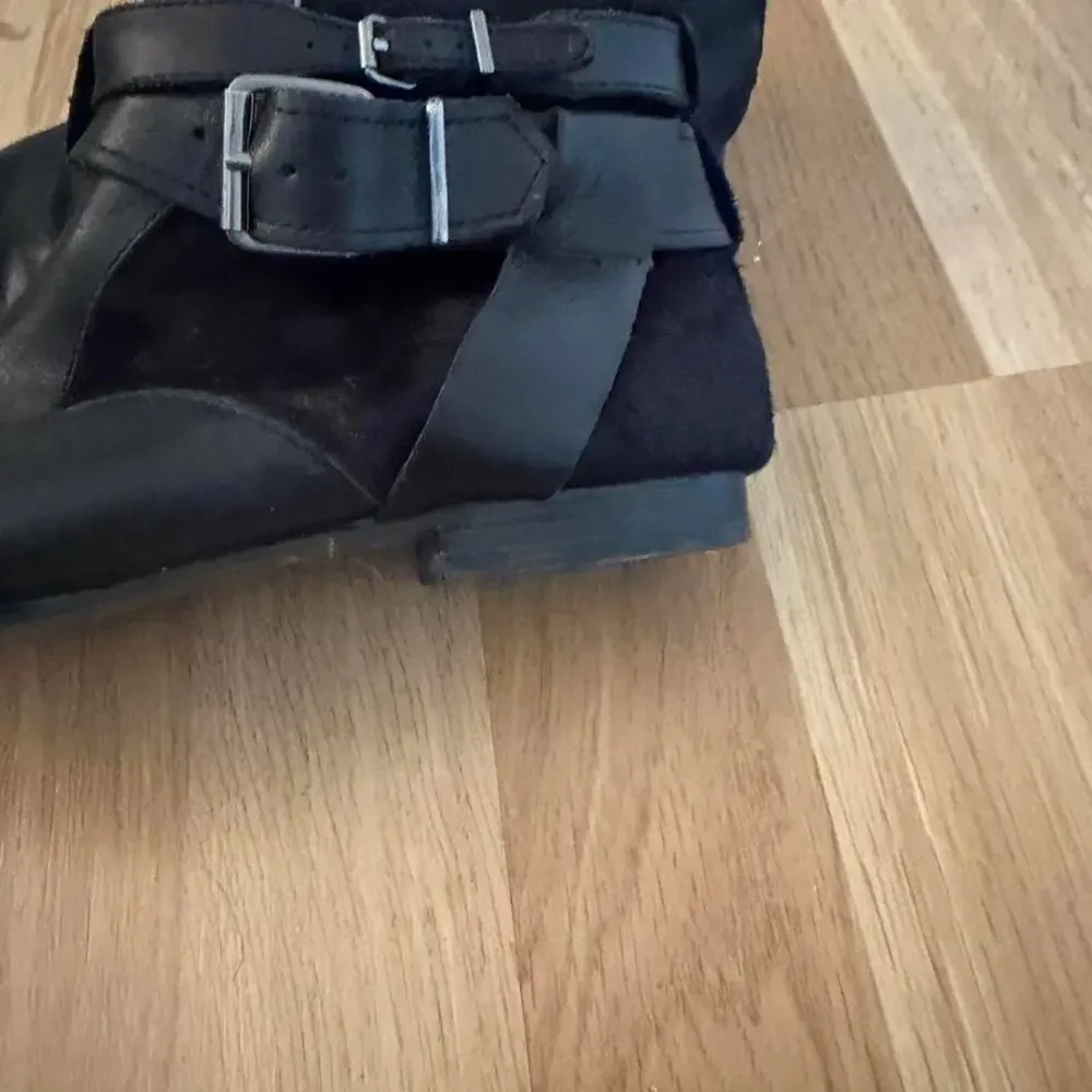 Black leather and haircalf ankle